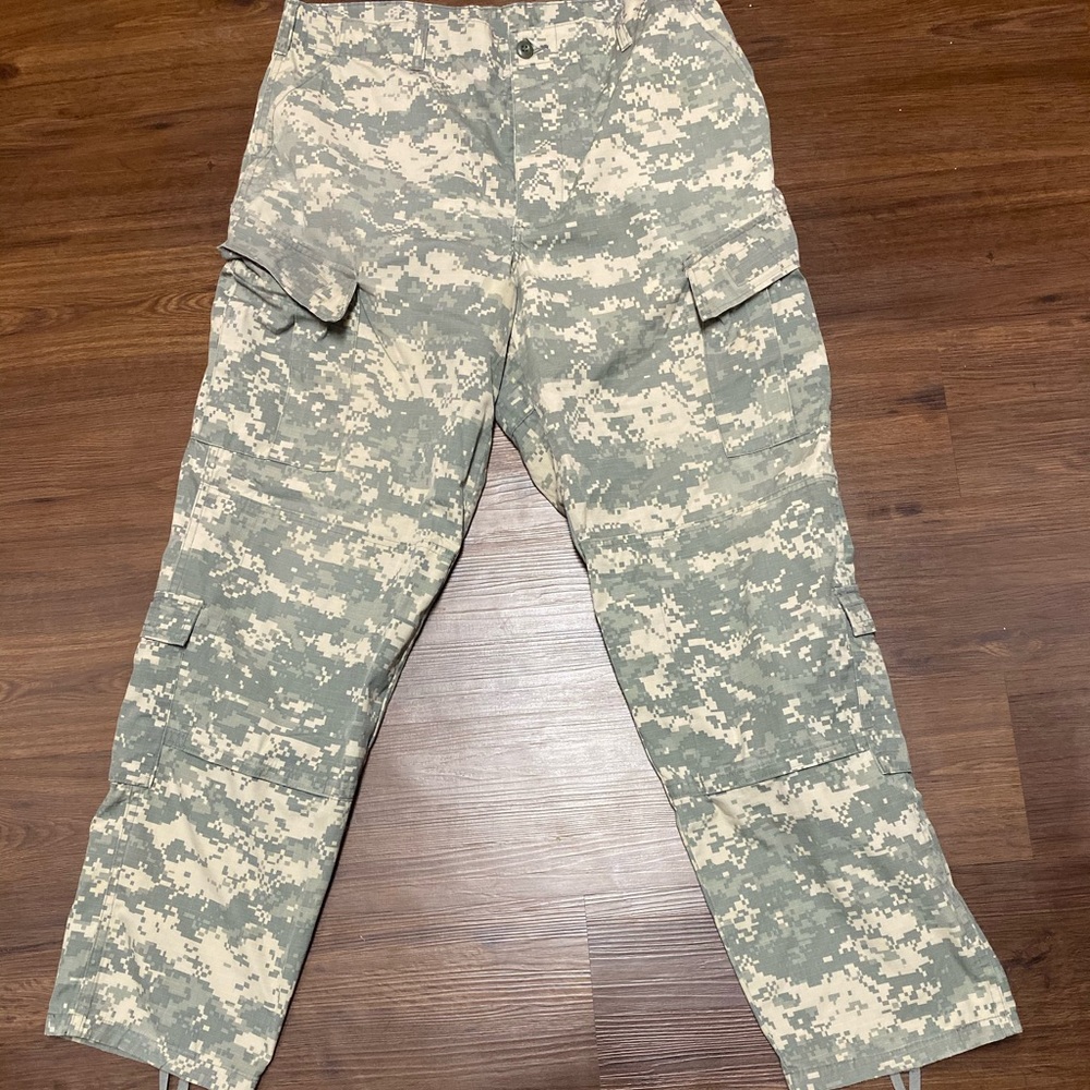 Authentic vintage military camo pants!